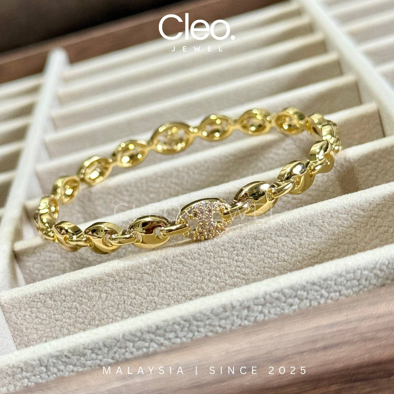 Luxe Oval Bangle