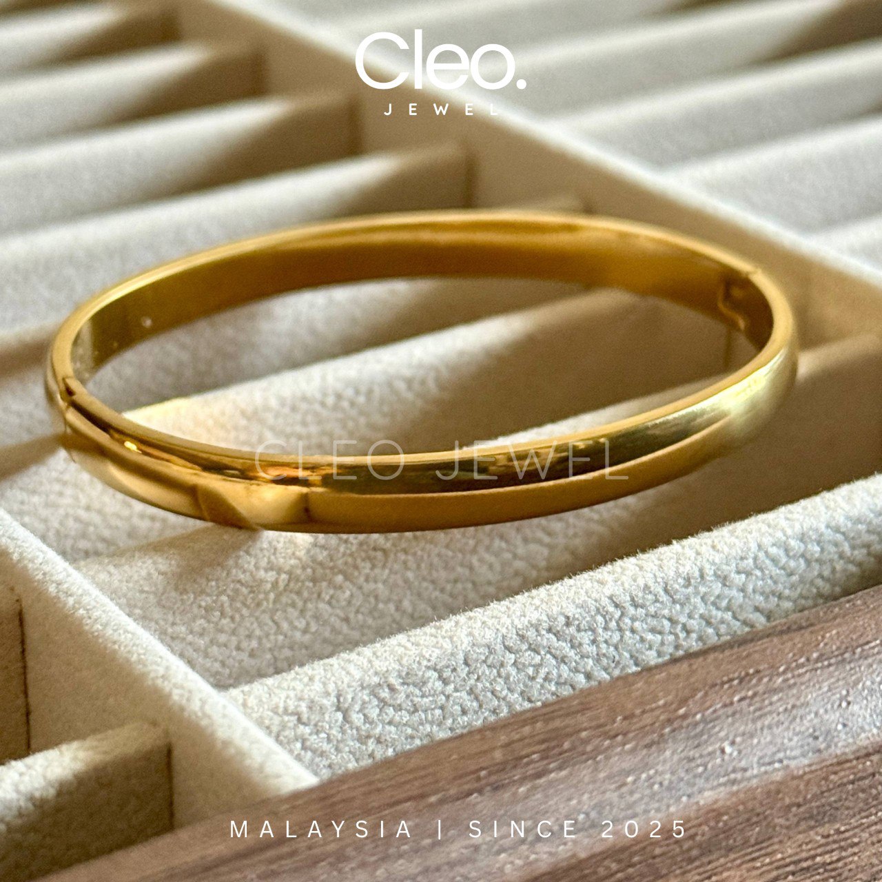 Classic Signature Bangle