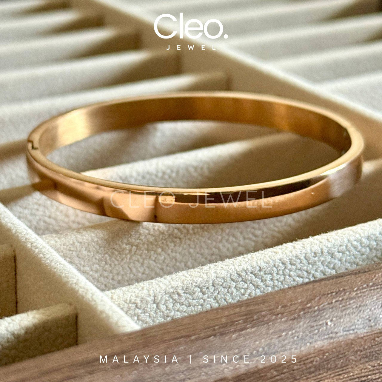 Classic Signature Bangle
